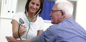 Schlaganfall-Patienten sollten Blutdruck beidseitig messen