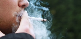 Kein gesetzlicher Unfallschutz in der Raucher-Pause