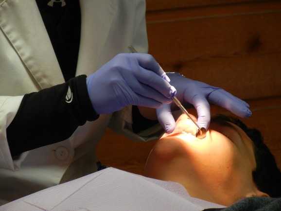 Zahnvorsorge und Bonusheft vor dem Jahresende checken