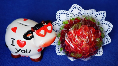 Mehr drin im Sparschwein: die gesetzliche Rente wird zum 01. Juli 2014 angehoben.