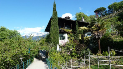 Ein traumhaft gelegenes Haus in Meran. Städte und Kommunen greifen Hausbesitzern teils tief in die Tasche.