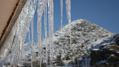 Eiszapfen - Gefahr für Passanten und Geldbeutel
