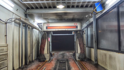 In der Pflicht: Wird ein Auto beschädigt, muss der Waschstraßen-Betreiber dafür aufkommen.